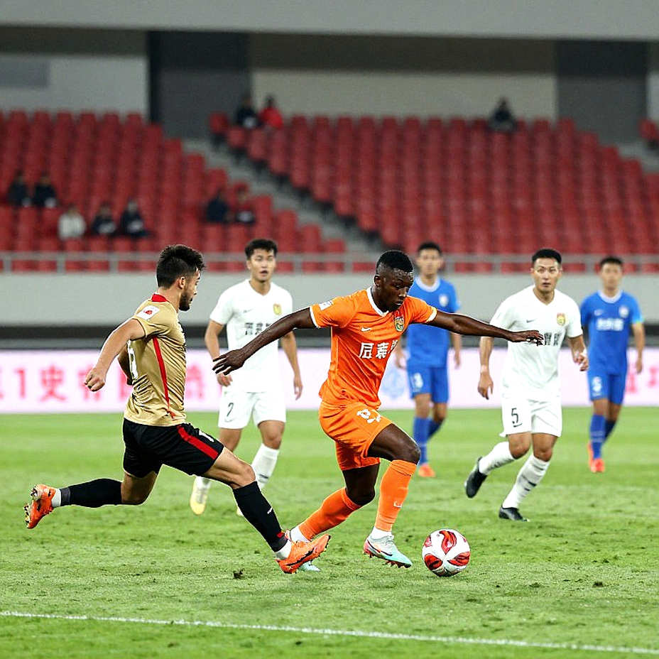 Al-Ahli vs Al-Gharafa: Two Weapons Return, But the Real Story Is the Three Absentees Al-Ahli vs Al-Gharafa: Two Weapons Return, But the Real Story Is the Three Absentees