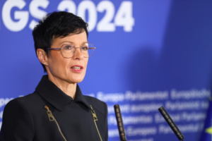 Paralajmërohen ditë të vështira për Vuçiqin